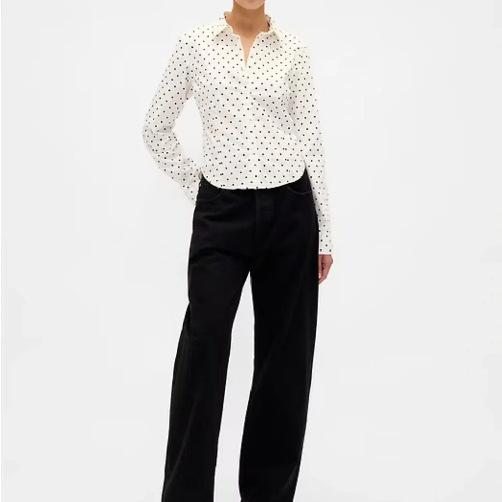 GAP Ivory and Black Polka Dot Button Down Shirt - Picture 2 of 8